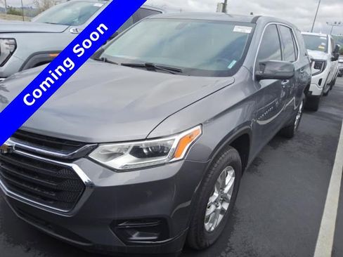 Used 2021 Chevrolet Traverse LS image 1