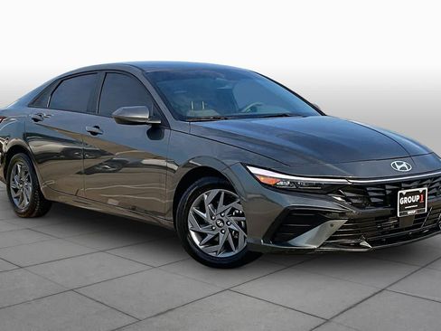 Used 2024 Hyundai Elantra SEL FWD image 3