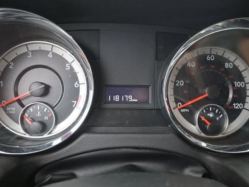 Used 2018 Dodge Grand Caravan SXT FWD image 33