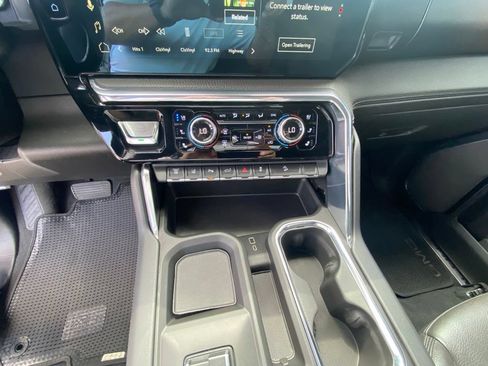 Used 2024 GMC Sierra 2500 Denali w/ Denali Reserve Package AWD/4WD image 18