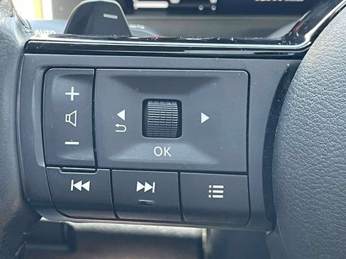Used 2023 Nissan Rogue Platinum FWD image 22