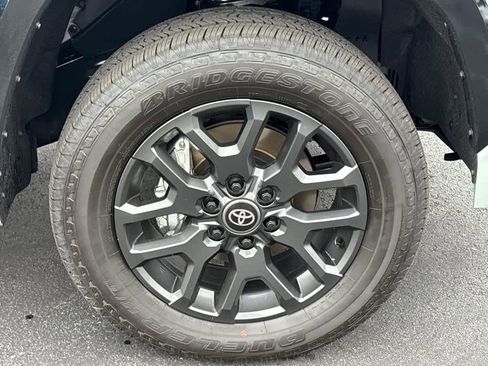 Used 2025 Toyota Tundra Platinum image 32