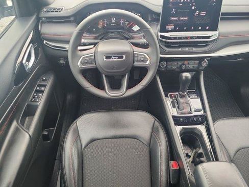 Used 2025 Jeep Compass Trailhawk AWD/4WD image 16