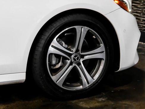 Used 2019 Mercedes-Benz E 300 4MATIC image 46