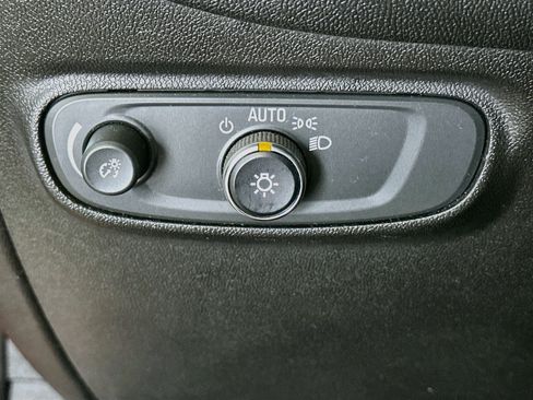 Used 2021 Chevrolet Equinox LT AWD/4WD image 16