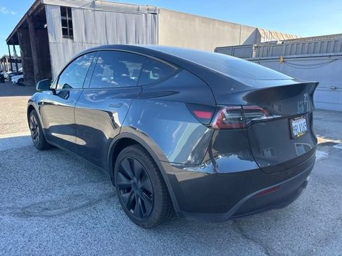 Used 2025 Tesla Model Y Long Range RWD image 7