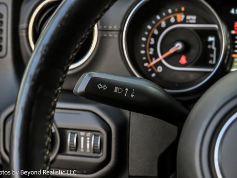 Used 2021 Jeep Gladiator Overland image 24