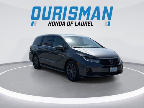 New 2026 Honda Odyssey Touring image 2