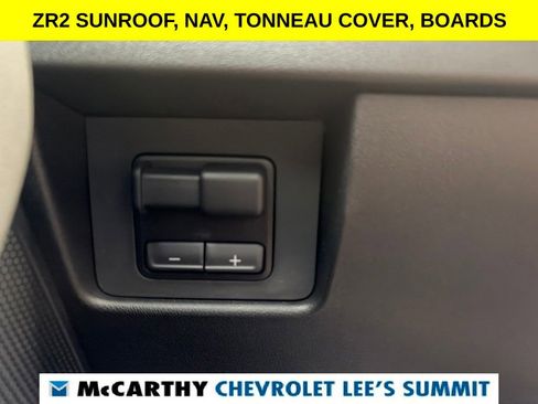 Used 2025 Chevrolet Colorado ZR2 w/ Midnight Edition AWD/4WD image 11
