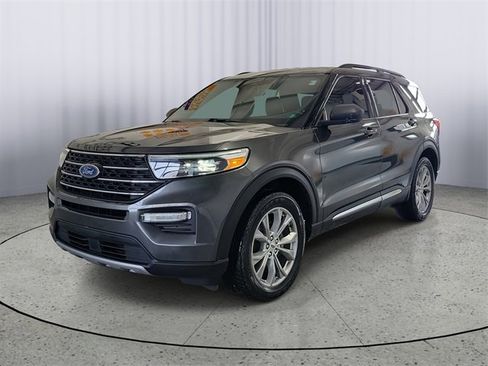Certified 2020 Ford Explorer XLT w/ Equipment Group 202A image 4