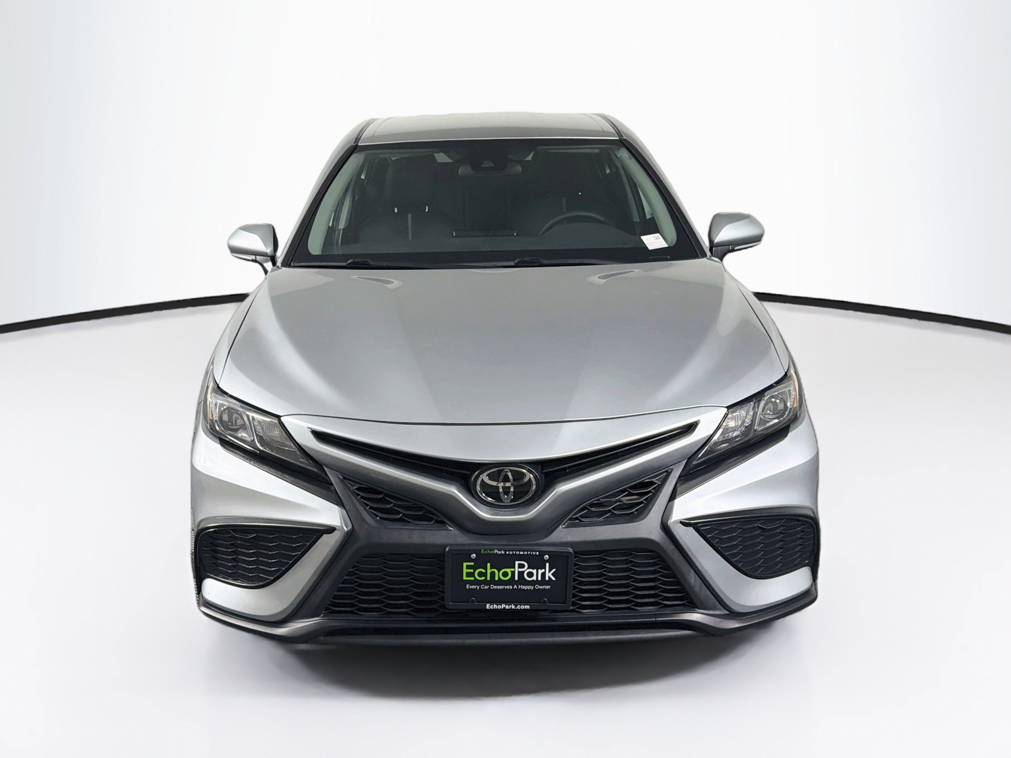 Used 2023 Toyota Camry SE FWD image 2