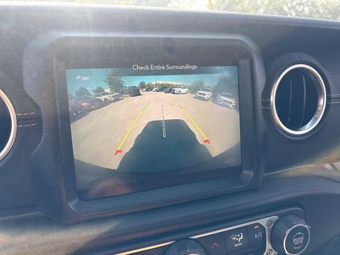 Used 2023 Jeep Wrangler Unlimited Sahara AWD/4WD image 23