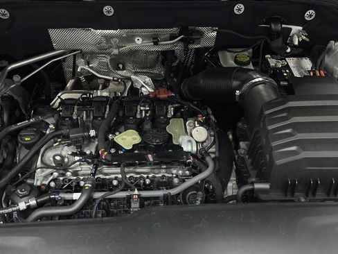 Used 2024 Volkswagen Atlas Cross Sport SE image 32