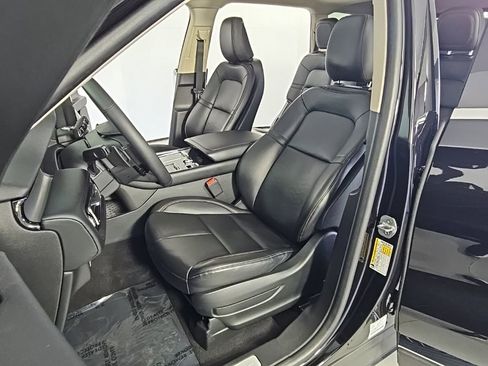 Used 2023 Lincoln Aviator AWD w/ Premium Package image 23
