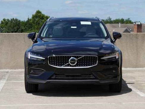 New 2026 Volvo V60 B5 Cross Country Plus w/ Climate Package image 2