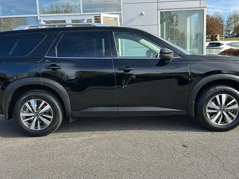 Certified 2024 Nissan Pathfinder SL image 27