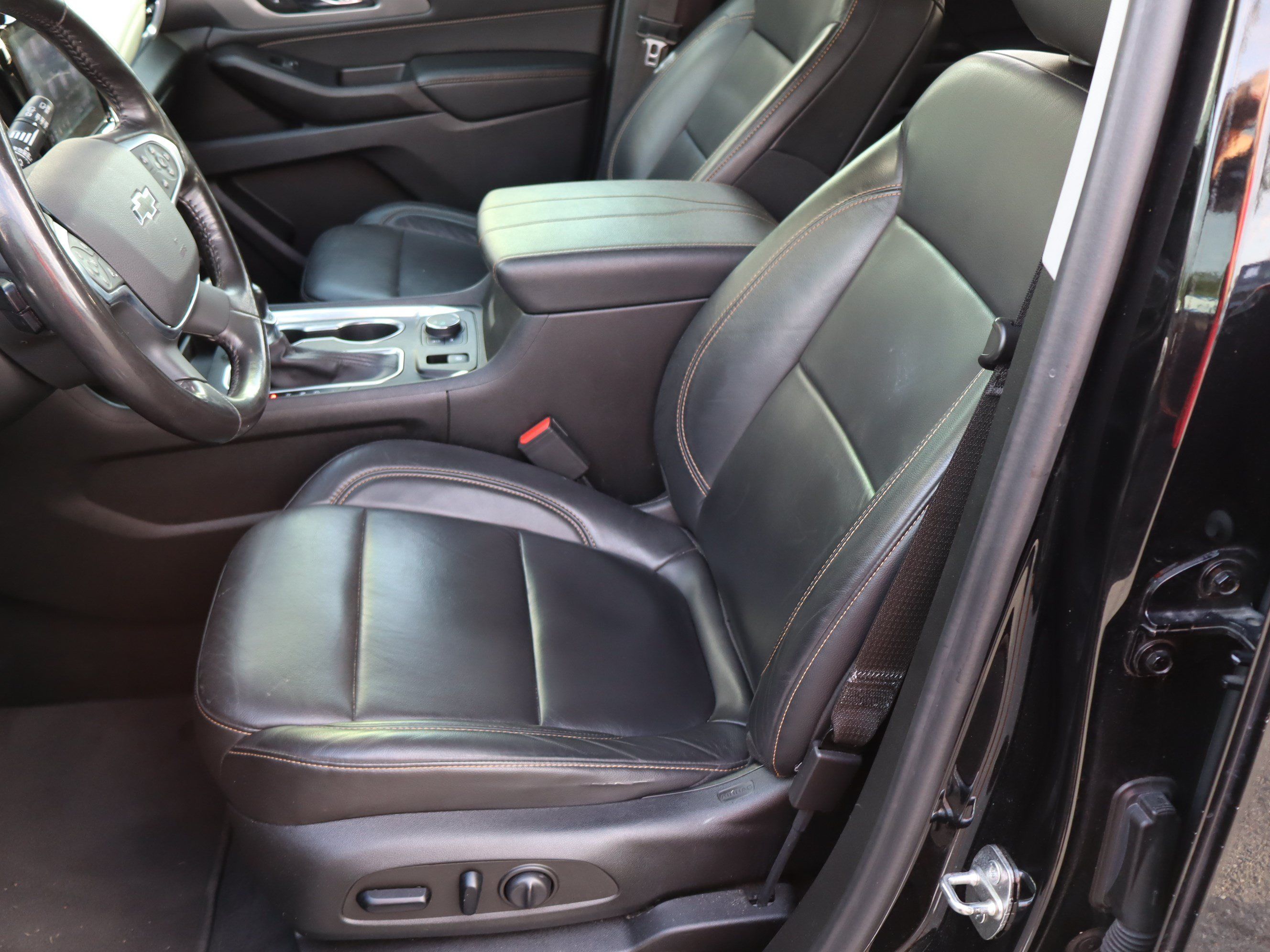 Used 2021 Chevrolet Traverse RS AWD/4WD image 17