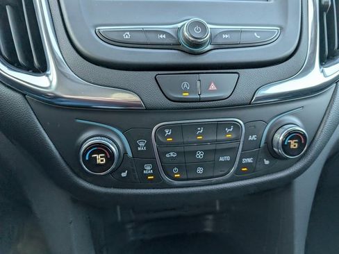 Used 2023 Chevrolet Equinox LT image 19