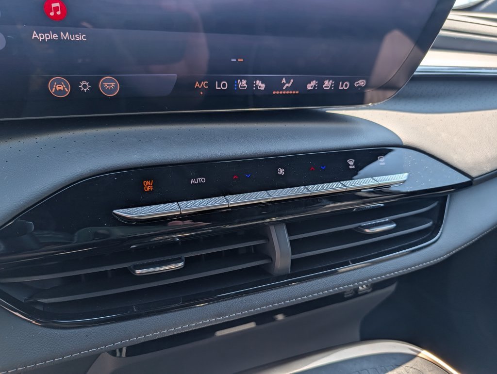 Used 2026 Buick Enclave Avenir w/ Super Cruise Package AWD/4WD image 7