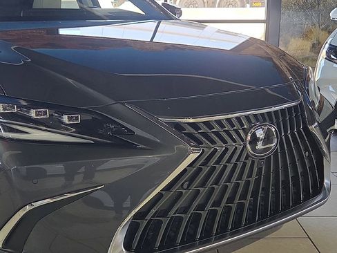 Used 2024 Lexus ES 300h Ultra Luxury w/ Accessory Package (Z2) FWD image 6
