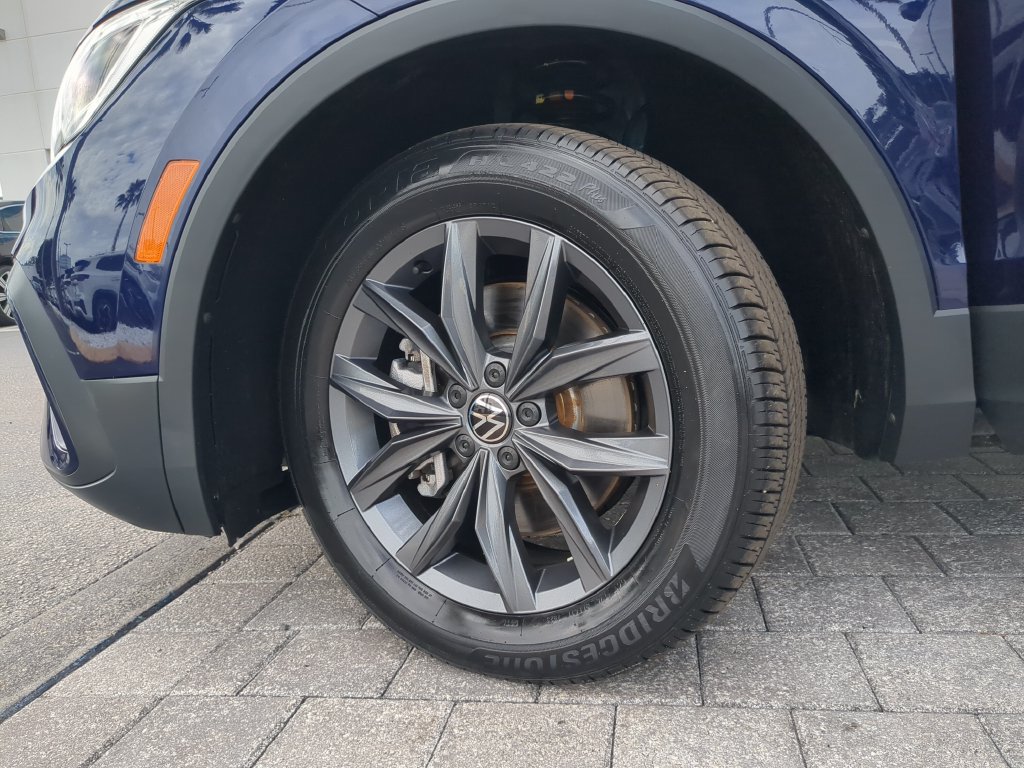 Certified 2023 Volkswagen Tiguan SE FWD image 34
