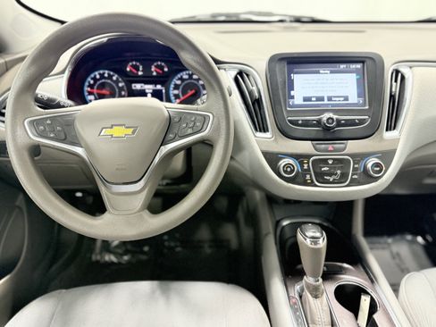 Used 2018 Chevrolet Malibu LT image 17