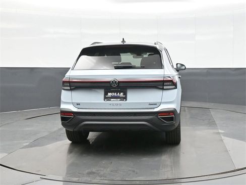 New 2026 Volkswagen Taos SE image 6