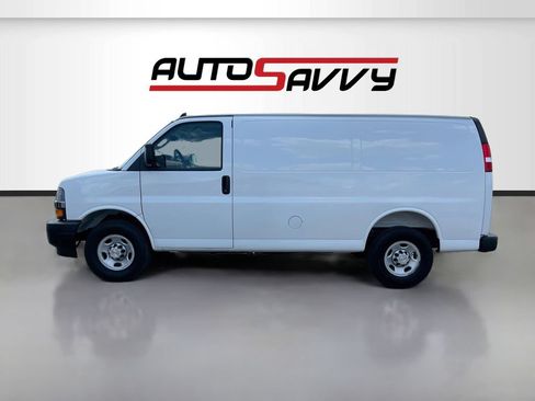 Used 2025 Chevrolet Express 2500 w/ Driver Convenience Package RWD image 4
