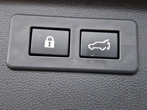 Used 2023 Subaru Forester Touring image 32