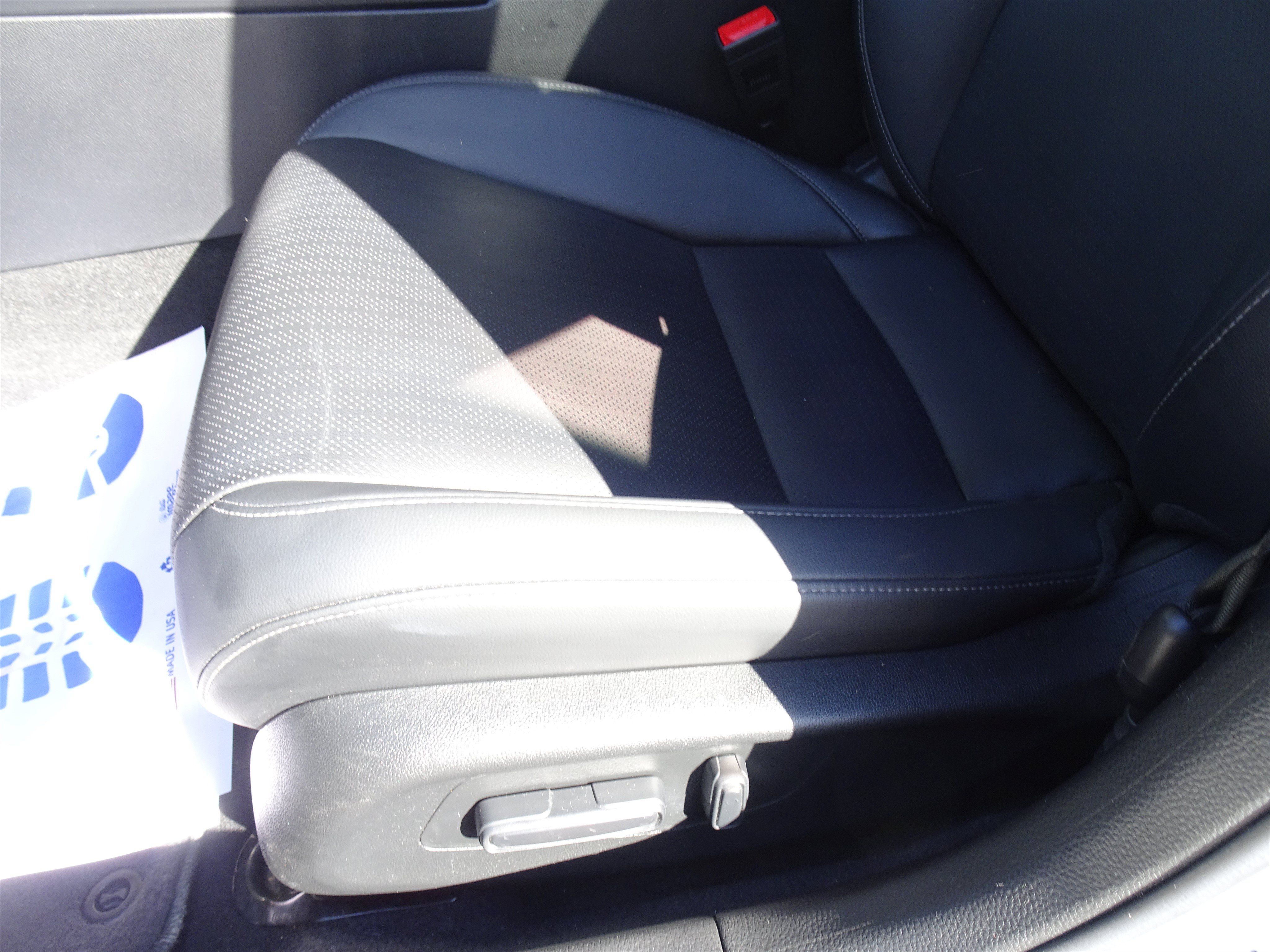 Used 2023 Honda Civic Touring image 9