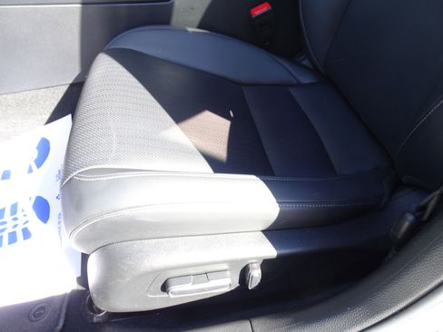 Used 2023 Honda Civic Touring image 9