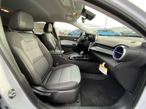 New 2026 Chevrolet Trax LT w/ LT Convenience Package FWD image 23