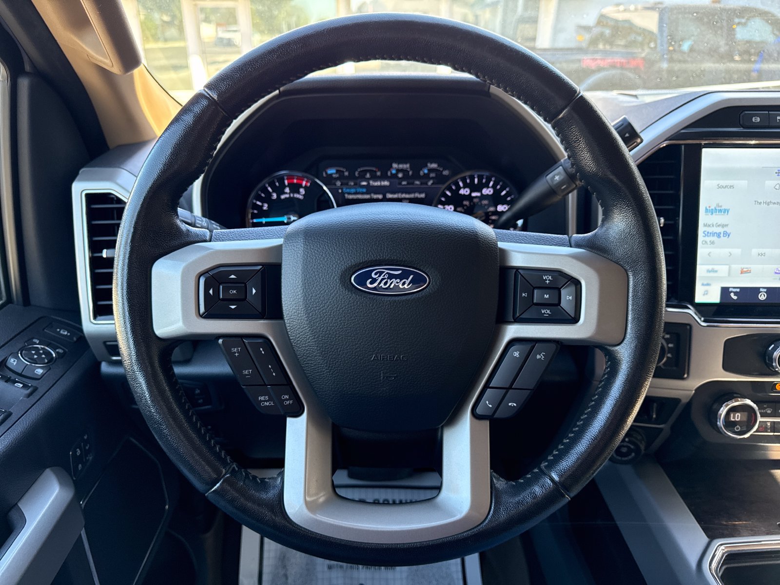 Used 2022 Ford F350 Lariat w/ Tremor Off-Road Package AWD/4WD image 14