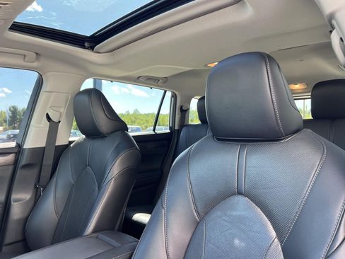 Used 2023 Toyota Highlander Limited AWD/4WD image 19