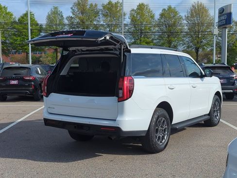Used 2025 Ford Expedition Active RWD image 5