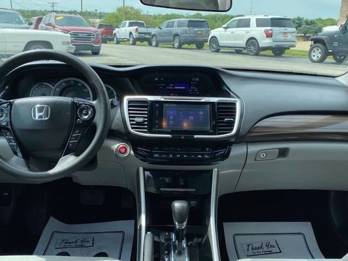 Used 2017 Honda Accord EX image 21