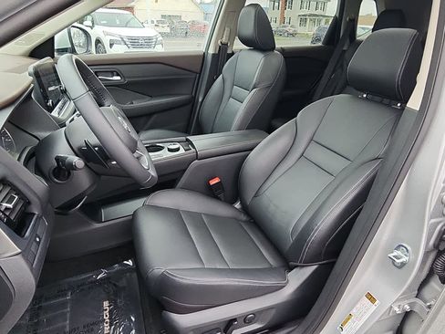 Used 2022 Nissan Rogue SL w/ SL Premium Package image 10