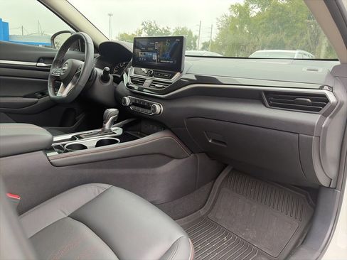 Used 2024 Nissan Altima 2.5 SR w/ SR Premium Package image 9