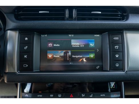 Used 2017 Jaguar XF Premium image 14