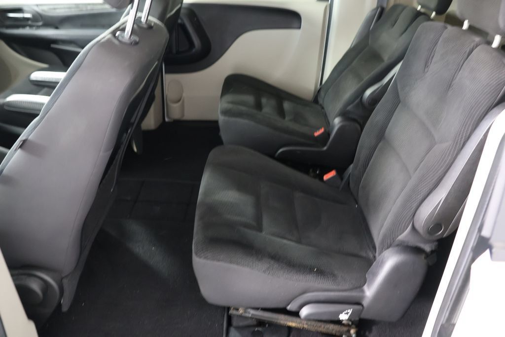 Used 2019 Dodge Grand Caravan SE FWD image 14