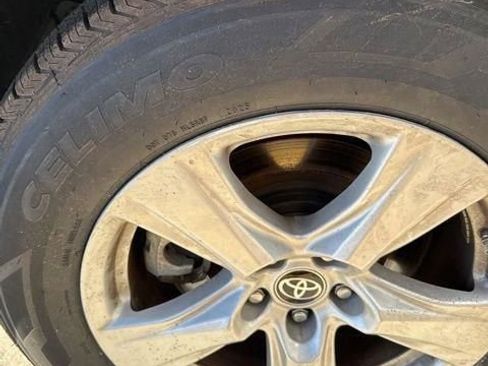 Used 2024 Toyota Highlander LE image 26