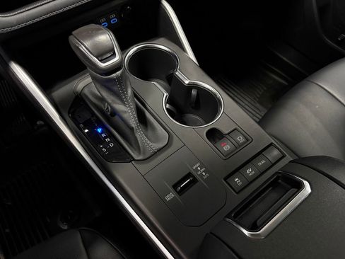 Used 2022 Toyota Highlander LE image 22