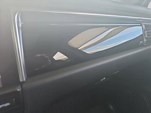 Used 2021 Porsche Macan AWD/4WD image 29