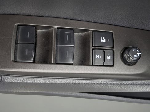 Used 2023 Toyota Camry SE FWD image 12
