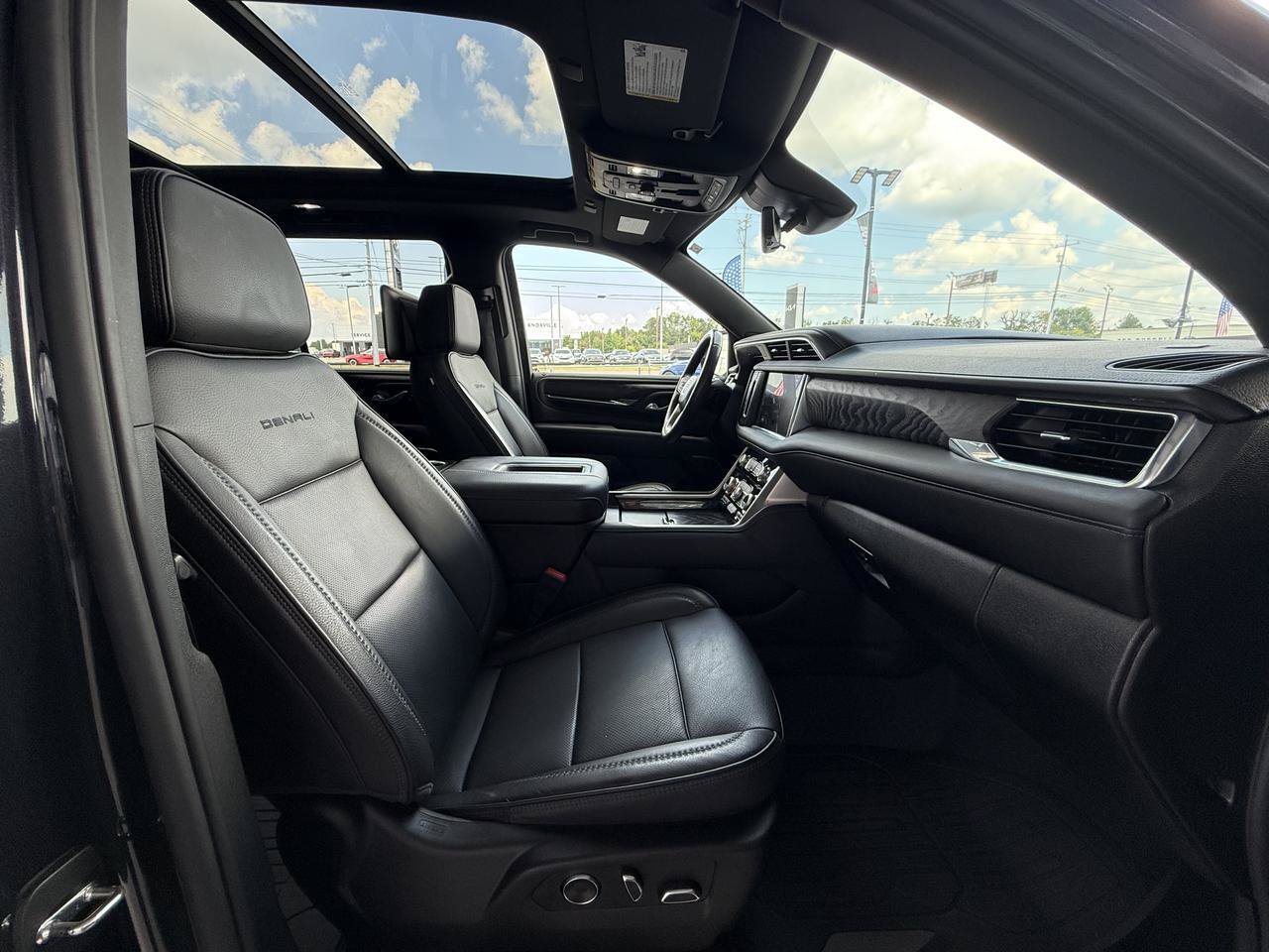 Used 2024 GMC Yukon Denali w/ Advanced Technology Package AWD/4WD image 34