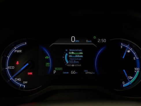 Used 2021 Toyota RAV4 SE image 16