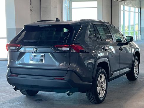 Used 2021 Toyota RAV4 LE AWD/4WD image 10