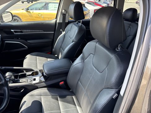 Used 2023 Kia Telluride EX image 14