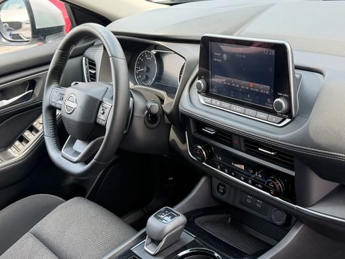 Used 2025 Nissan Rogue SV AWD/4WD image 13
