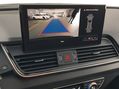 Used 2023 Audi Q5 e Premium w/ Convenience Package image 24